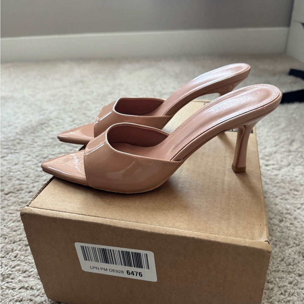 Elegant Nude Women's Heels - Picture 3 of 5